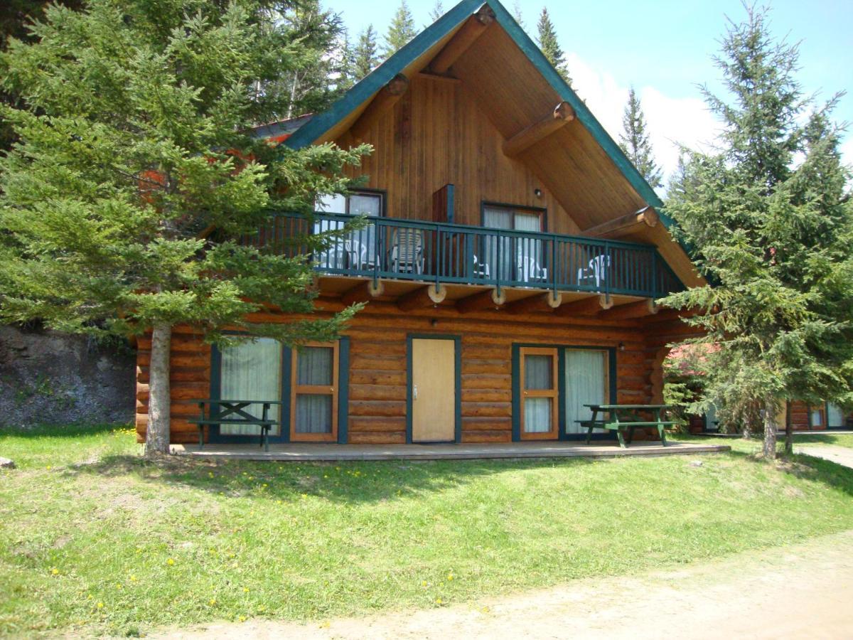 Helmcken Falls Lodge Cabin Rooms And Rv Park Клиъруотър Екстериор снимка