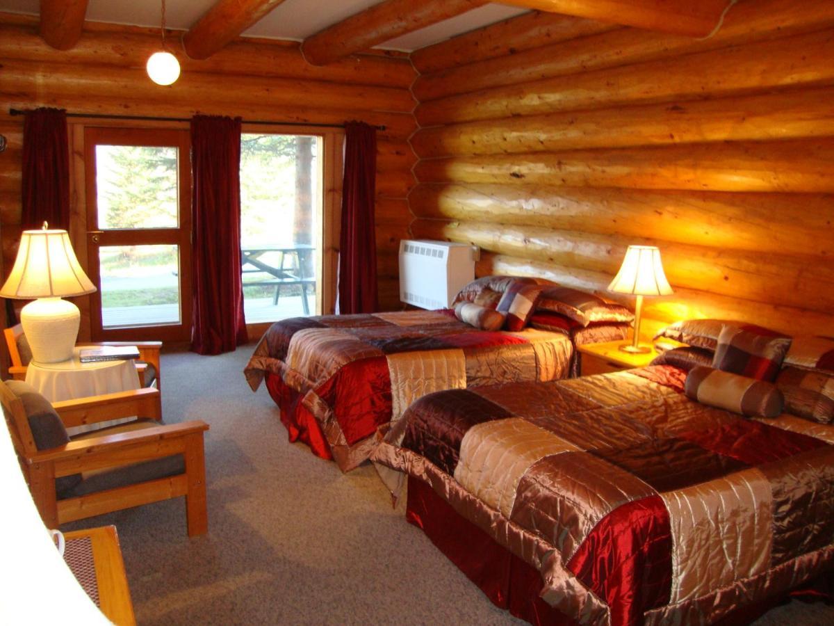 Helmcken Falls Lodge Cabin Rooms And Rv Park Клиъруотър Екстериор снимка