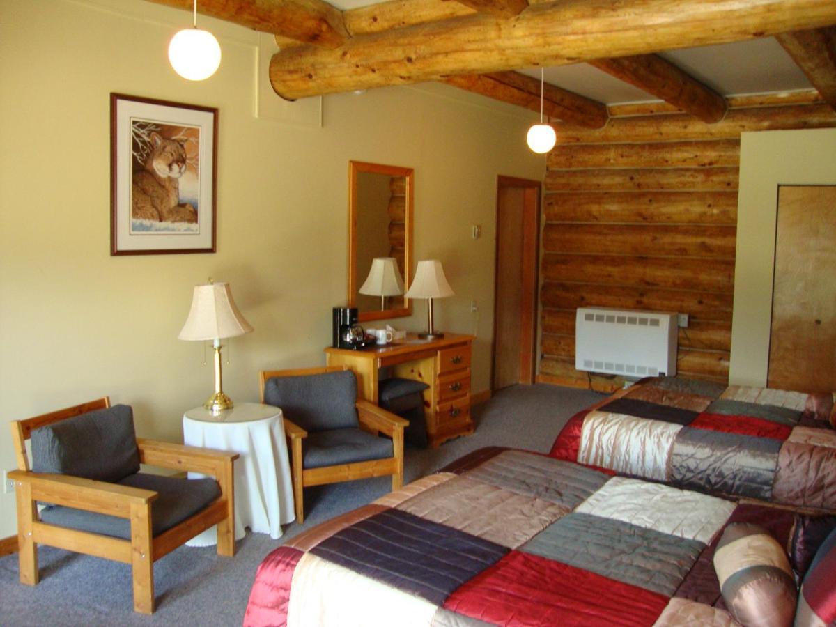 Helmcken Falls Lodge Cabin Rooms And Rv Park Клиъруотър Екстериор снимка