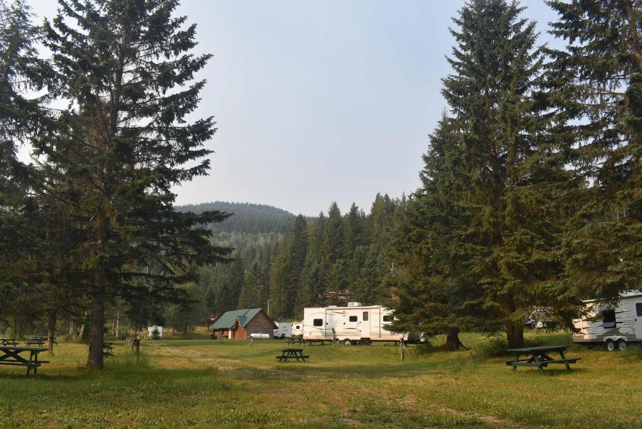 Helmcken Falls Lodge Cabin Rooms And Rv Park Клиъруотър Екстериор снимка