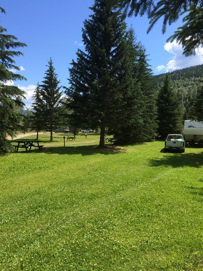 Helmcken Falls Lodge Cabin Rooms And Rv Park Клиъруотър Екстериор снимка