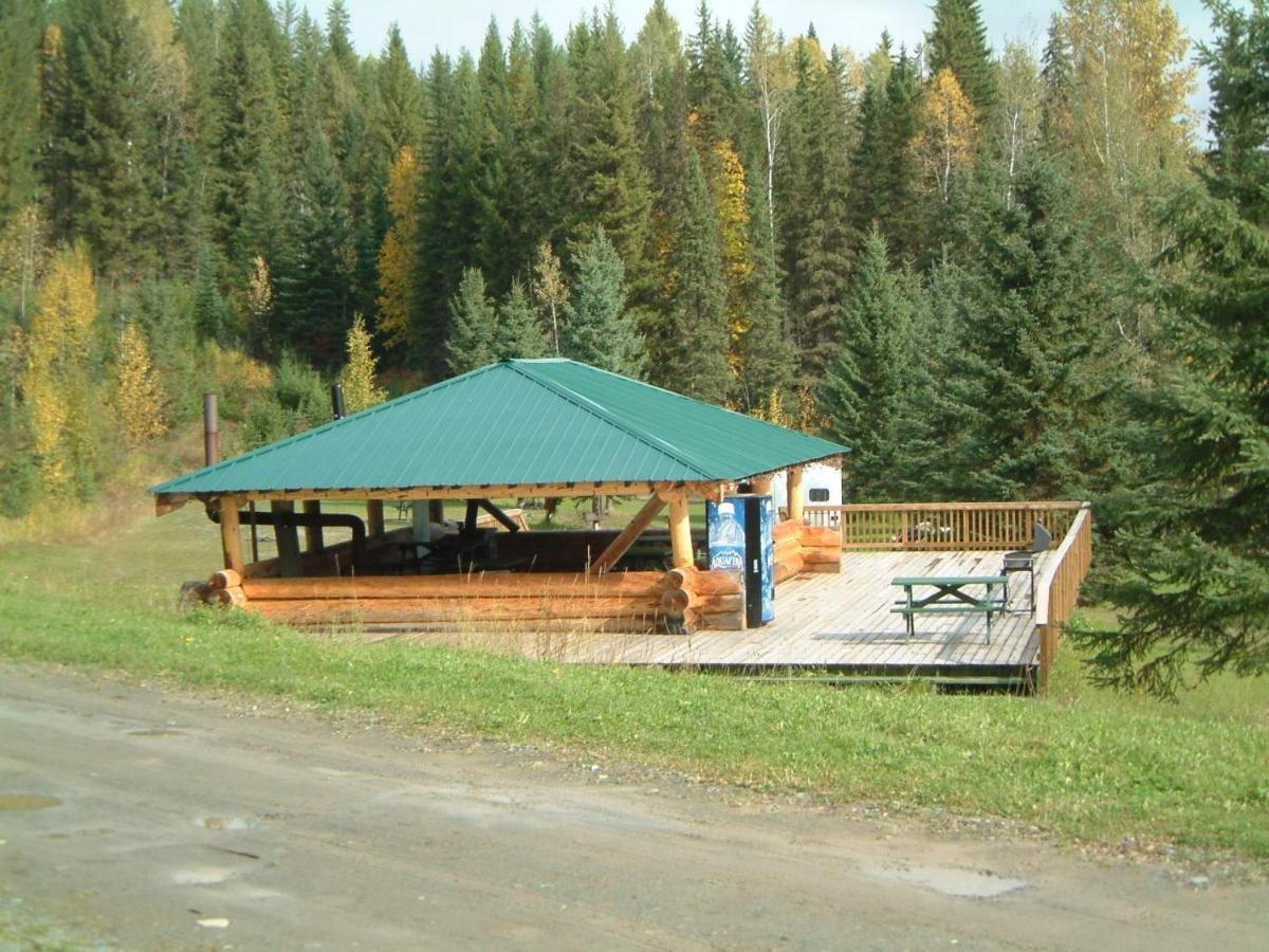 Helmcken Falls Lodge Cabin Rooms And Rv Park Клиъруотър Екстериор снимка