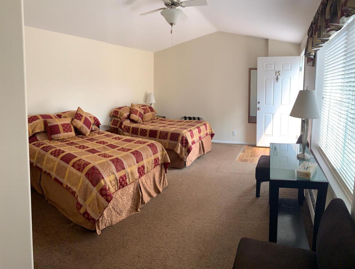Helmcken Falls Lodge Cabin Rooms And Rv Park Клиъруотър Екстериор снимка