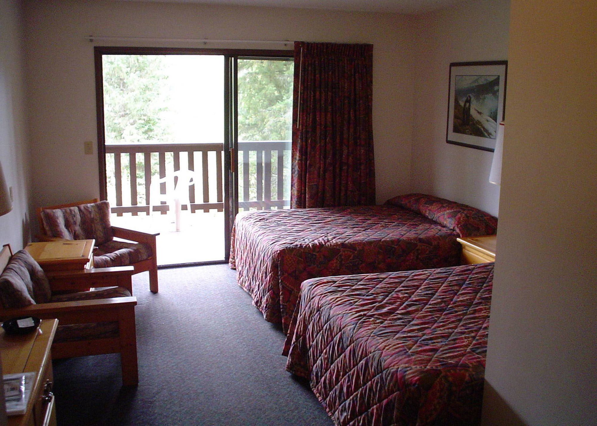 Helmcken Falls Lodge Cabin Rooms And Rv Park Клиъруотър Екстериор снимка