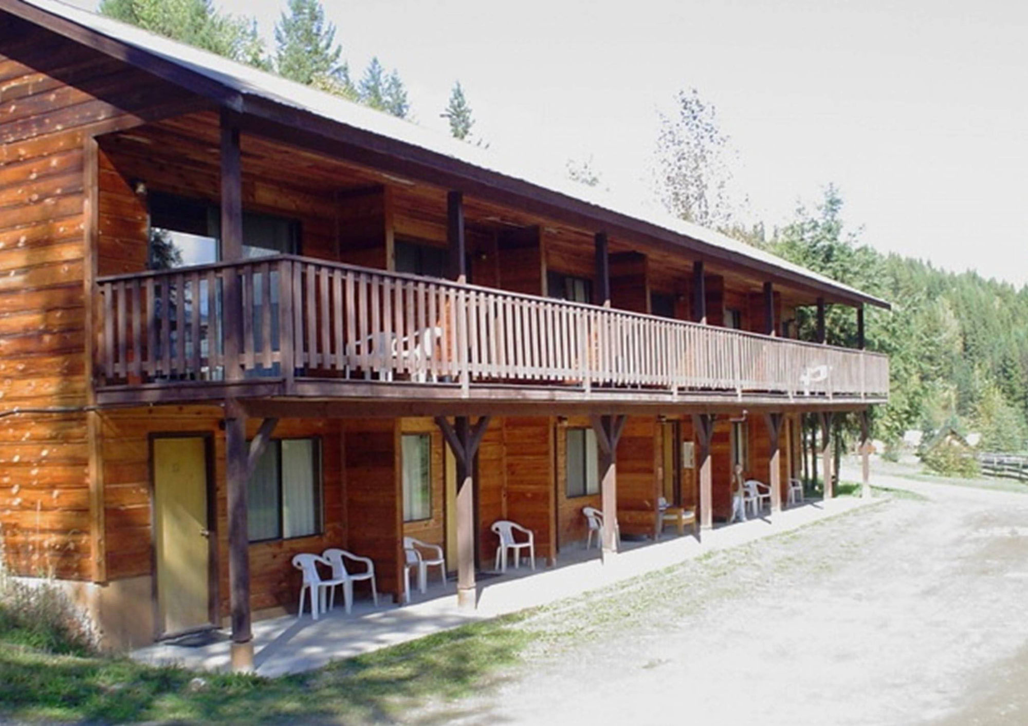 Helmcken Falls Lodge Cabin Rooms And Rv Park Клиъруотър Екстериор снимка