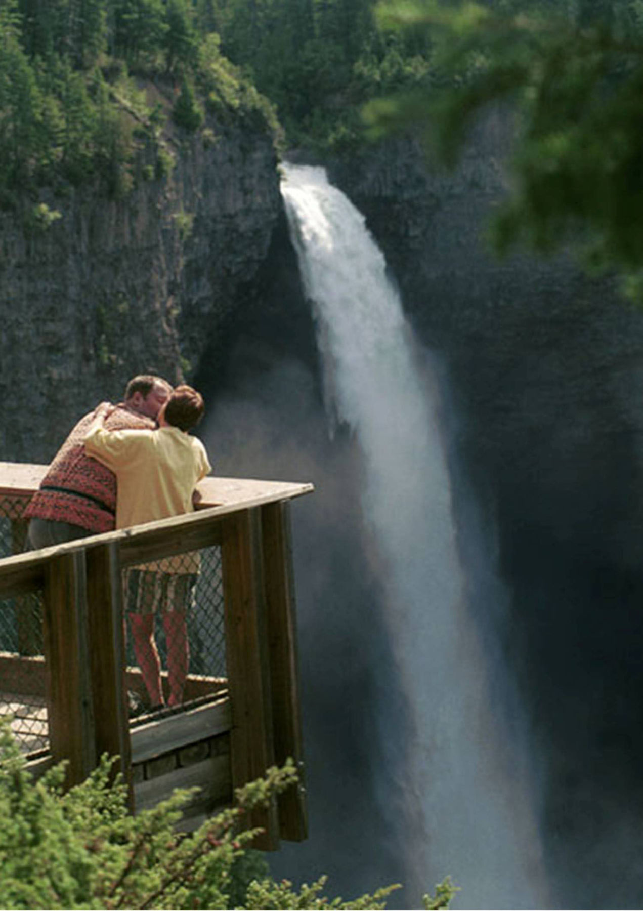 Helmcken Falls Lodge Cabin Rooms And Rv Park Клиъруотър Екстериор снимка