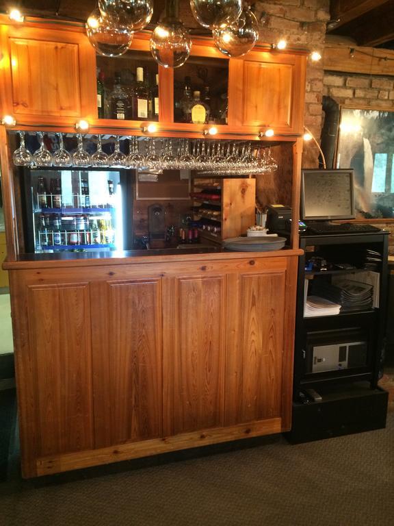 Helmcken Falls Lodge Cabin Rooms And Rv Park Клиъруотър Екстериор снимка