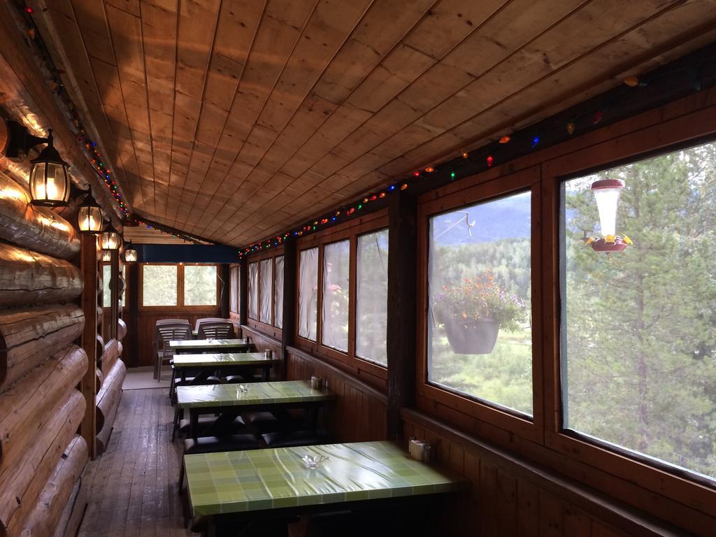 Helmcken Falls Lodge Cabin Rooms And Rv Park Клиъруотър Екстериор снимка