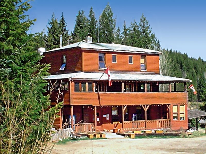 Helmcken Falls Lodge Cabin Rooms And Rv Park Клиъруотър Екстериор снимка